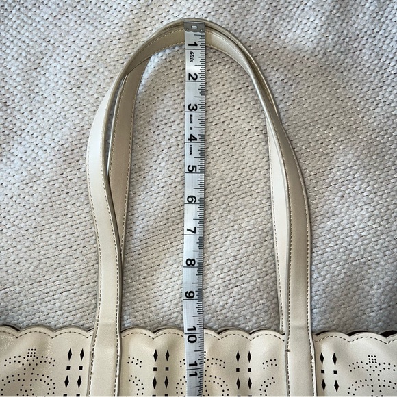 Arbonne off white faux leather tote - Picture 4 of 9